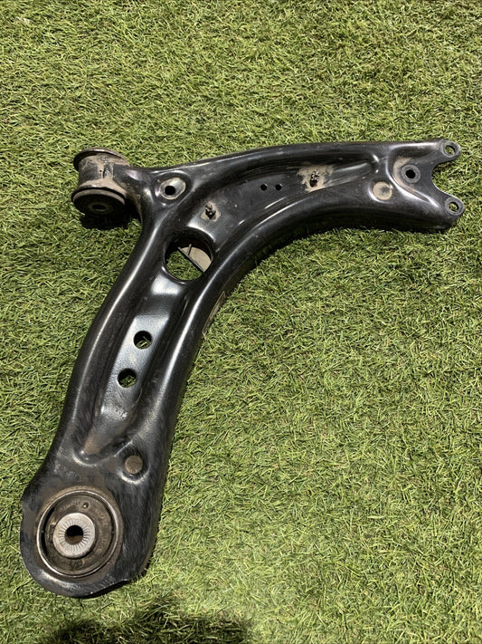 Braccio Oscillante Inferiore Anteriore Destra Volkswagen Golf 8 2.0 Benzina