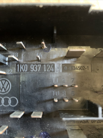 1K0937124H CENTRALINA SCATOLA PORTAFUSIBILI VOLKSWAGEN GOLF V Audi A3 2.0 140cv