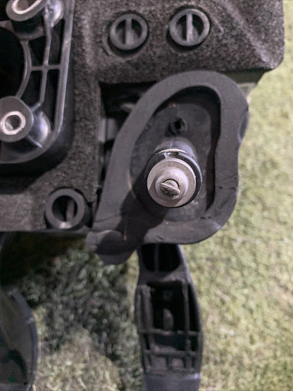 PEDALIERA FRENO + FRIZIONE FIAT Panda 3° Serie 2012 51926352 (2)