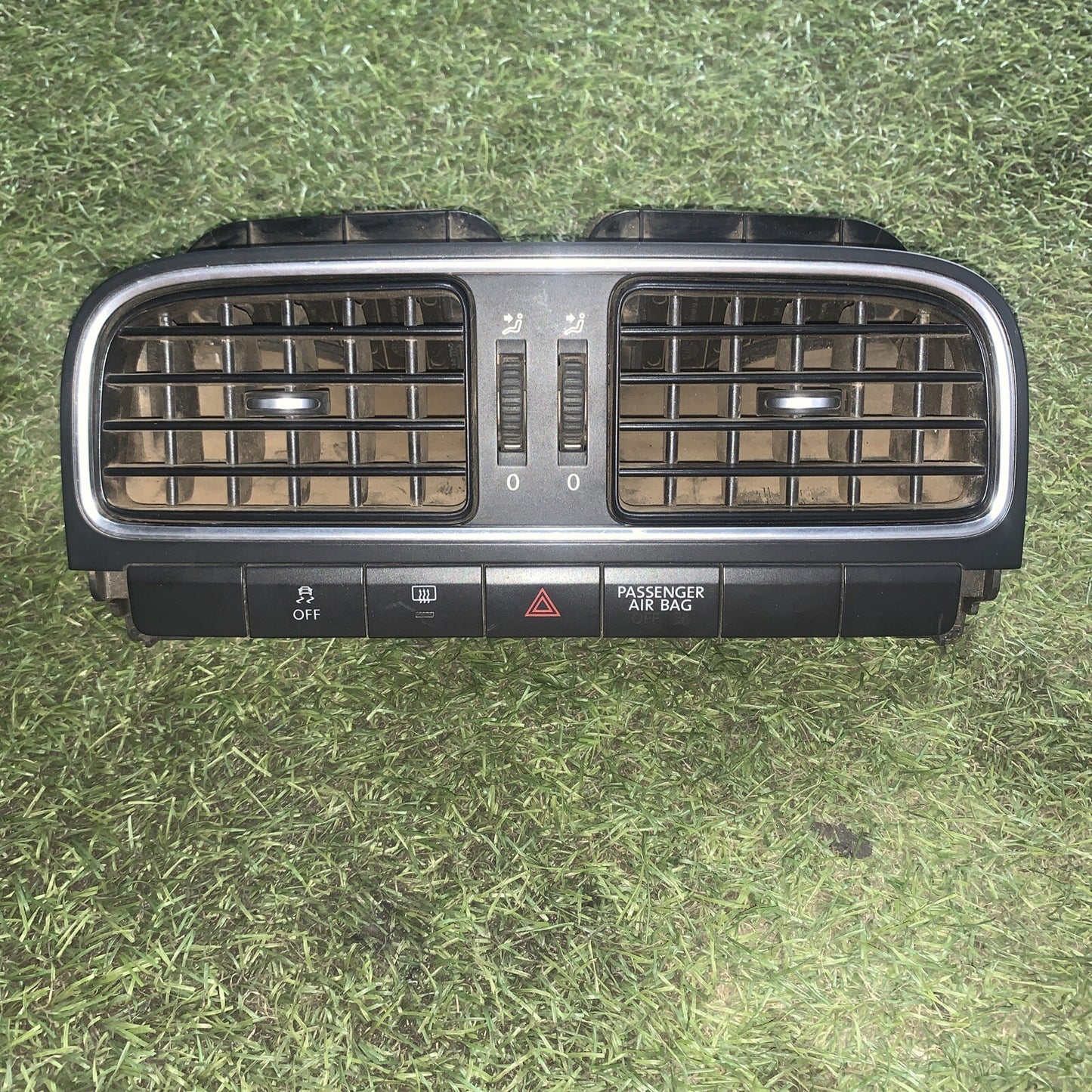 Bocchette aerazione cruscotto centrale VOLKSWAGEN POLO 6R codice 6RF819728A