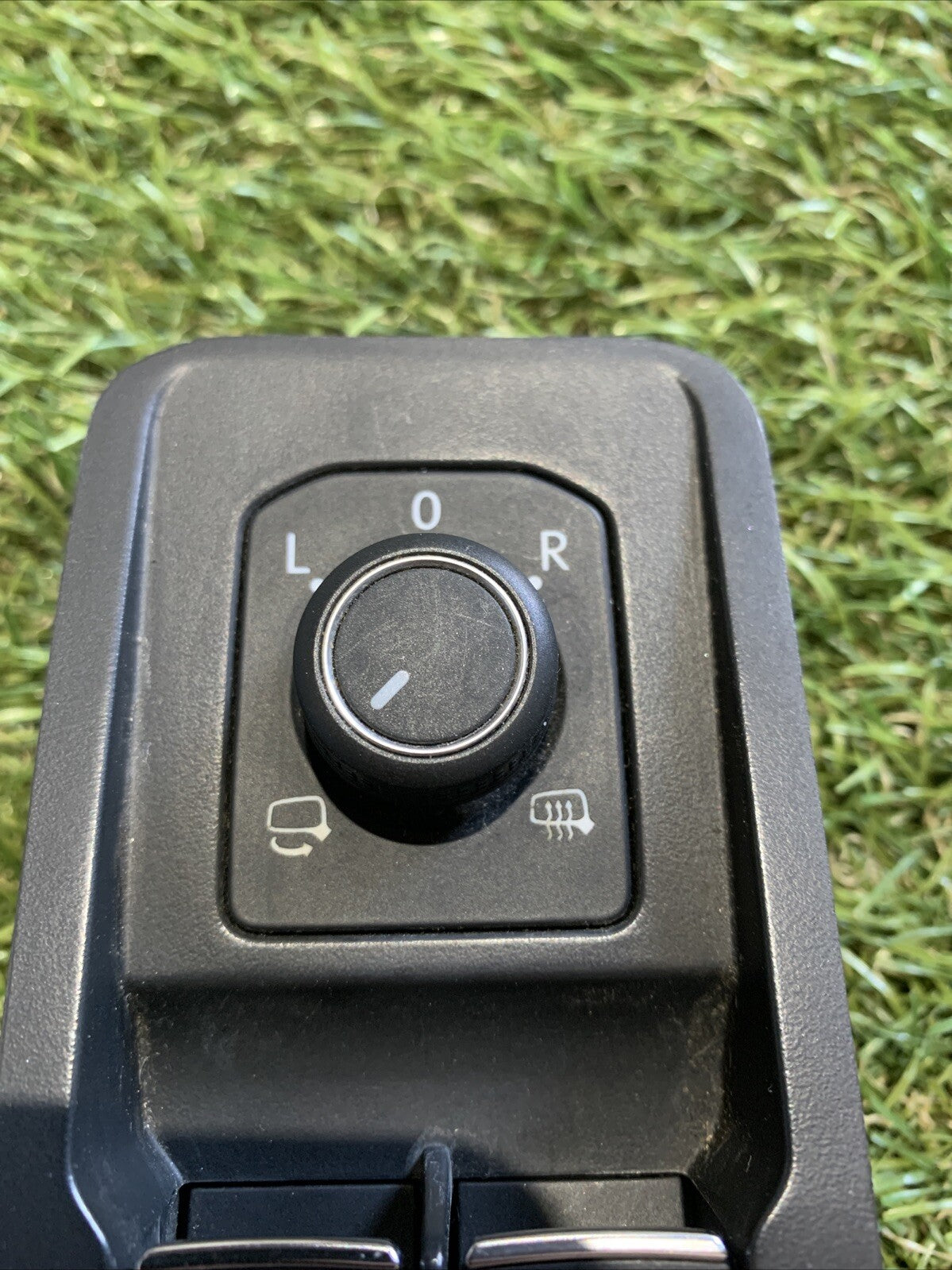 PULSANTIERA ANTERIORE SINISTRA PER VOLKSWAGEN T-Roc Serie 5G0959857E (17>)