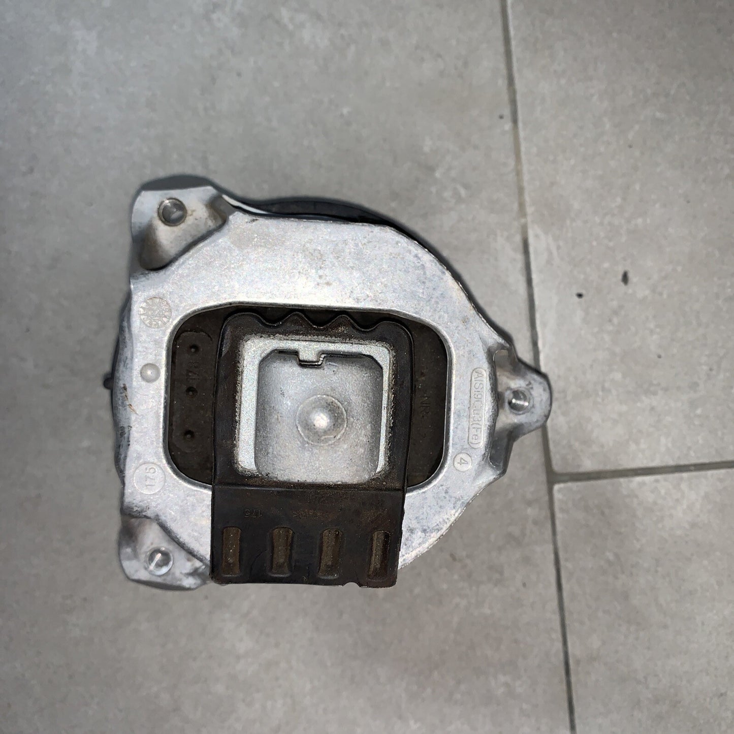 Supporto Motore Lato Sinistro BMW G30 G31 G32 G11 G12 Xdrive 8483785-01