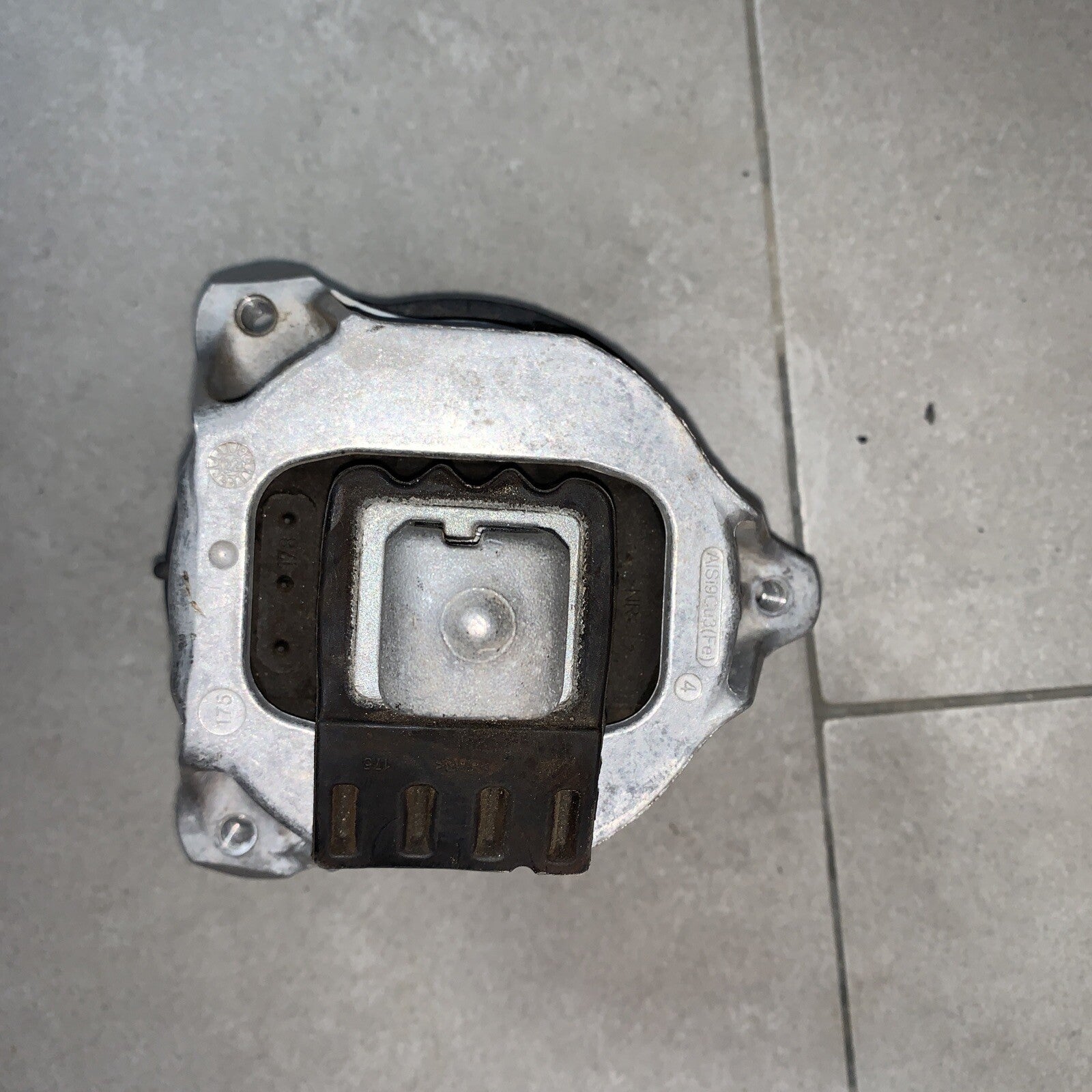 Supporto Motore Lato Sinistro BMW G30 G31 G32 G11 G12 Xdrive 8483785-01