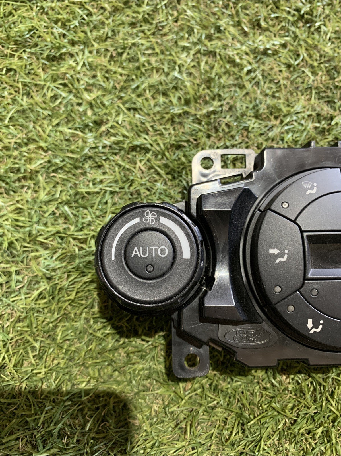 8A6T-18C612-AJ CENTRALINA GRUPPO DI COMANDO CLIMATIZZATORE FORD FIESTA 2010