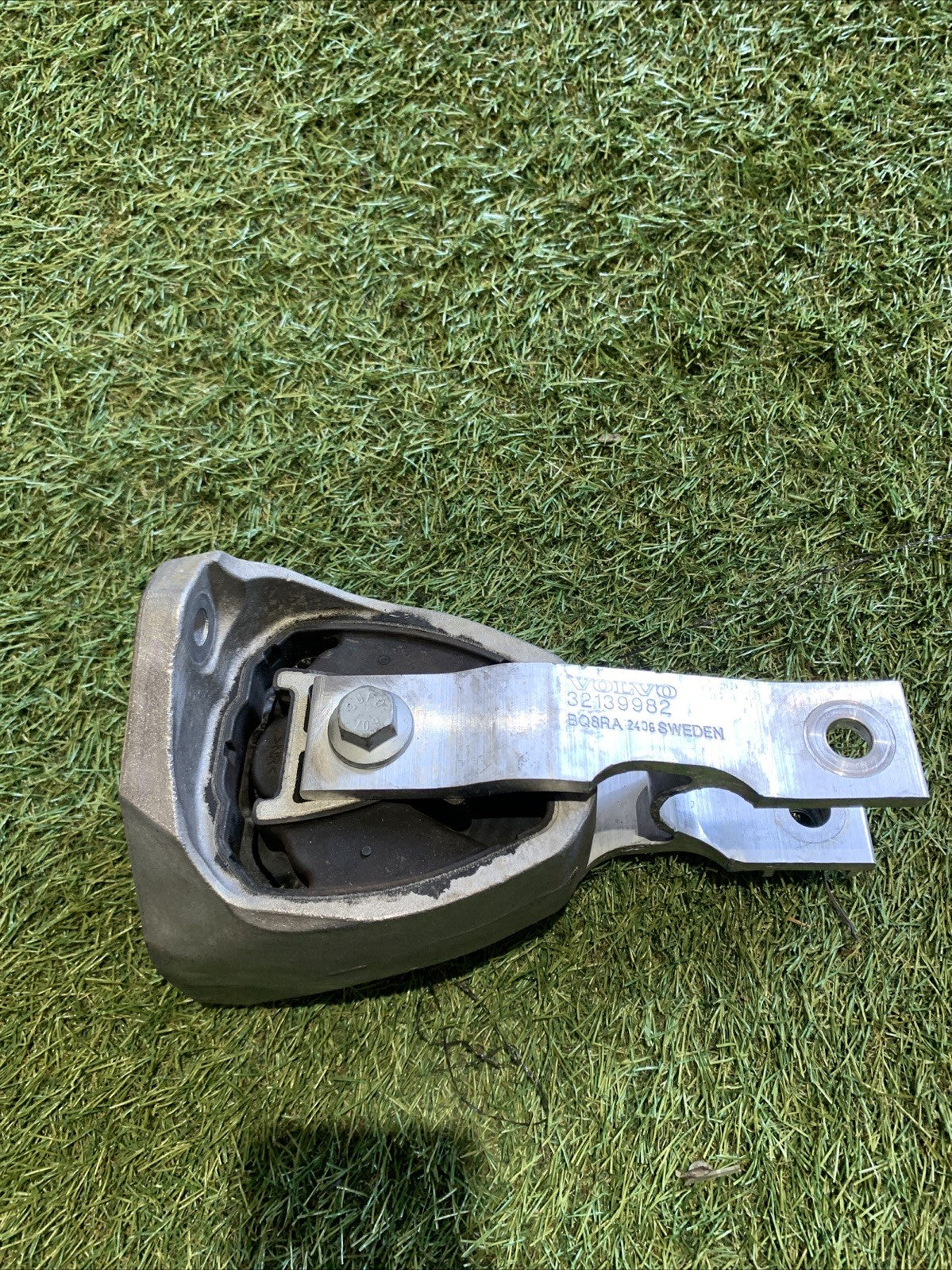 Supporto Motore Volvo XC60 2025 2.0 Hybrid 32139982