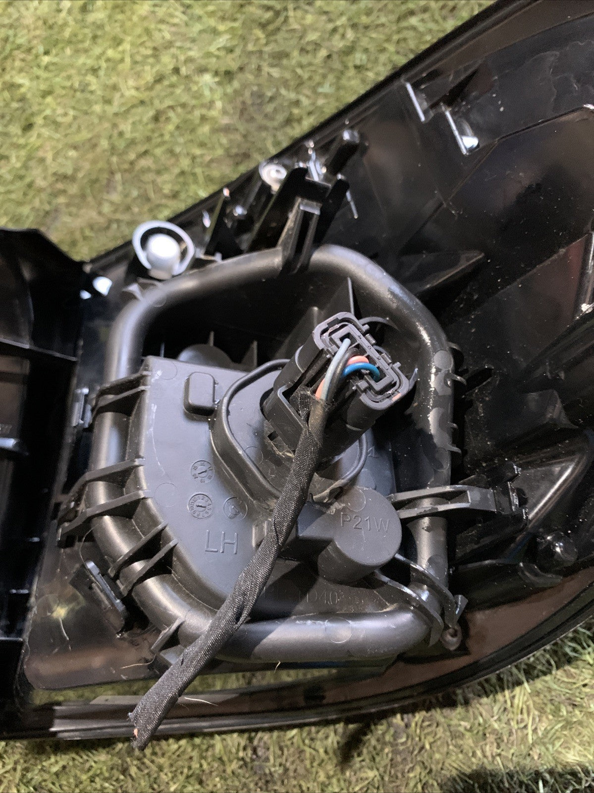STOP FANALE POSTERIORE SINISTRO PER RENAULT Captur Serie 265557849R 2013 In Poi