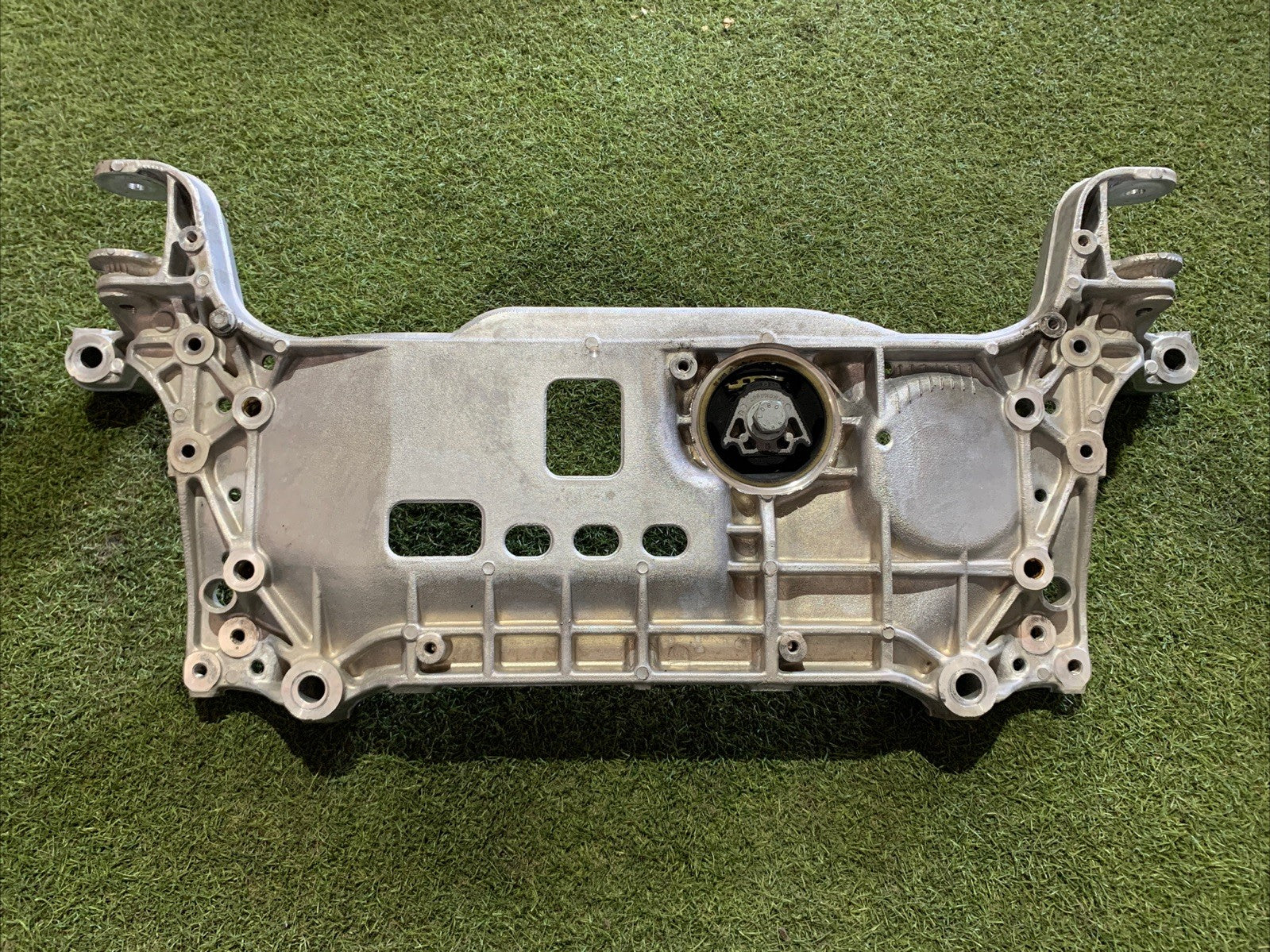 ASSALE CULLA MOTORE ANTERIORE AUDI Q3 (8UB-8UG)  7N0199369B  2016