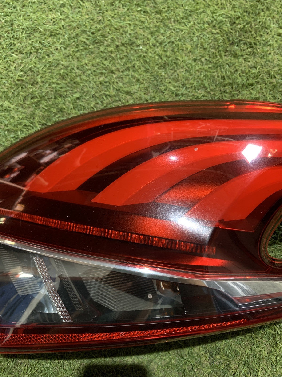 STOP FANALE POSTERIORE DESTRO DX PER PEUGEOT 208 Serie 9810430580 (12 19)