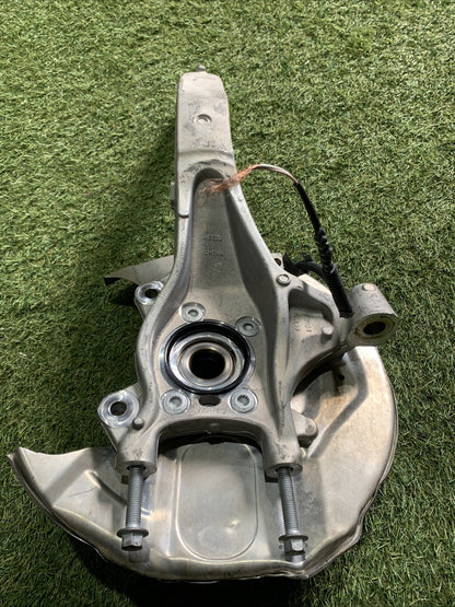MOZZO MONTANTE FUSELLO ANTERIORE DESTRO VOLVO XC60 2025 2.0 HYBRID 32298140