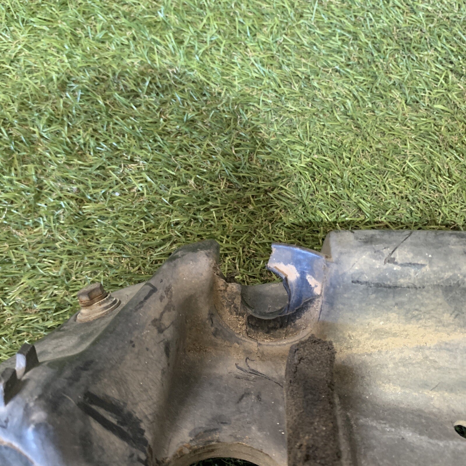 8D0805594 TRAVERSA CALANDRA BATTICOFANO ANTERIORE AUDI A4 1.9 TDI ANNO 1997-2000