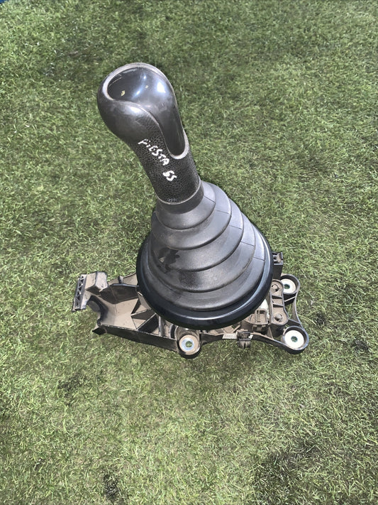 2S6R-7C453-MF LEVA POMELLO CUFFIA CAMBIO MANUALE FORD FIESTA 1.4 50KW D 5M (2)