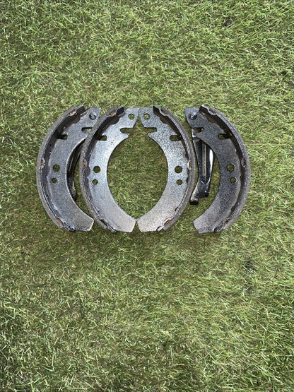 KIT GANASCE FRENO POSTERIORE PER AUDI 80 - VW DERBY, GOLF 1.1, PASSAT D.180x31  