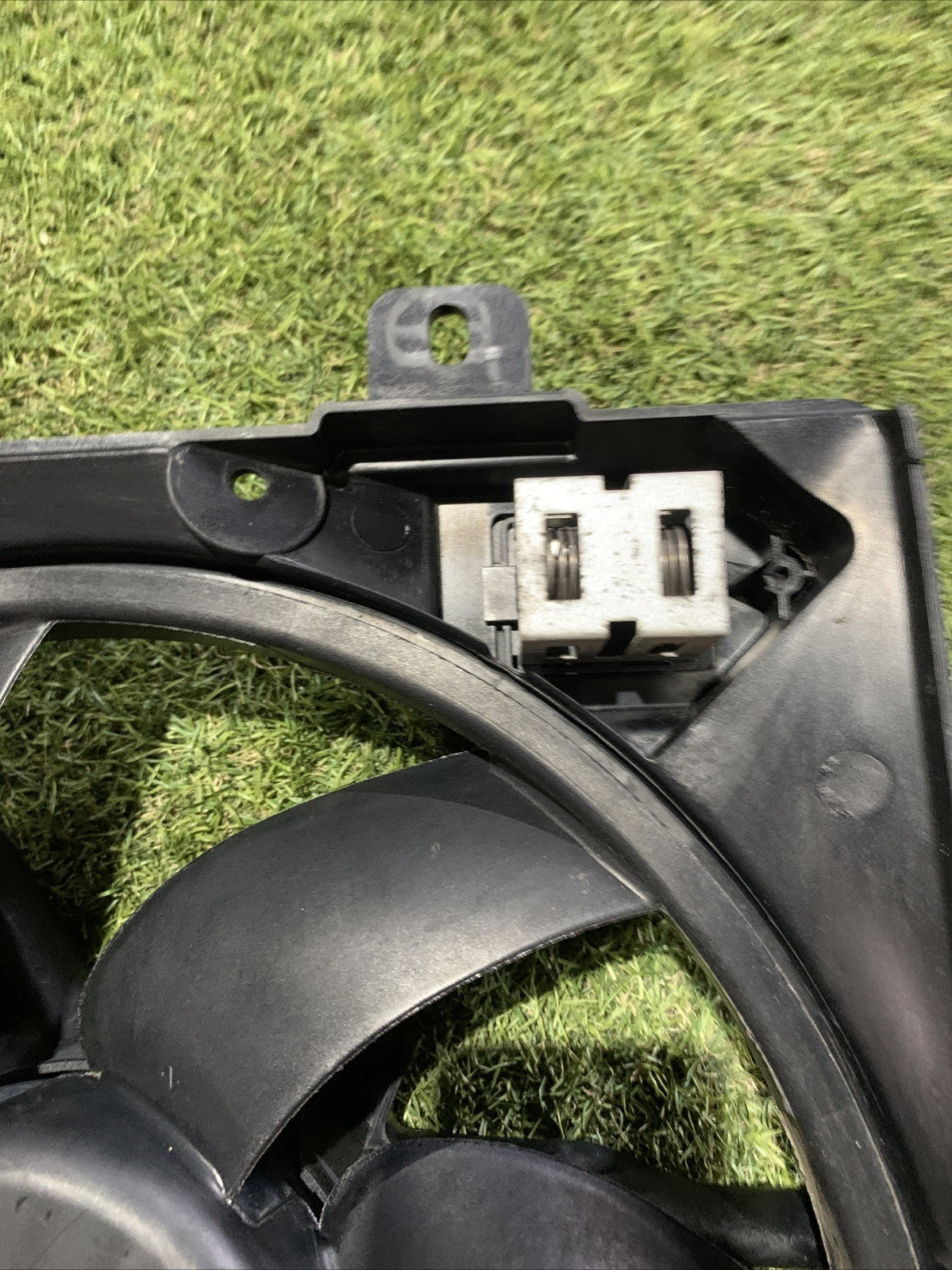 Elettroventola Peugeot 208 1.2 Benzina 9812028580