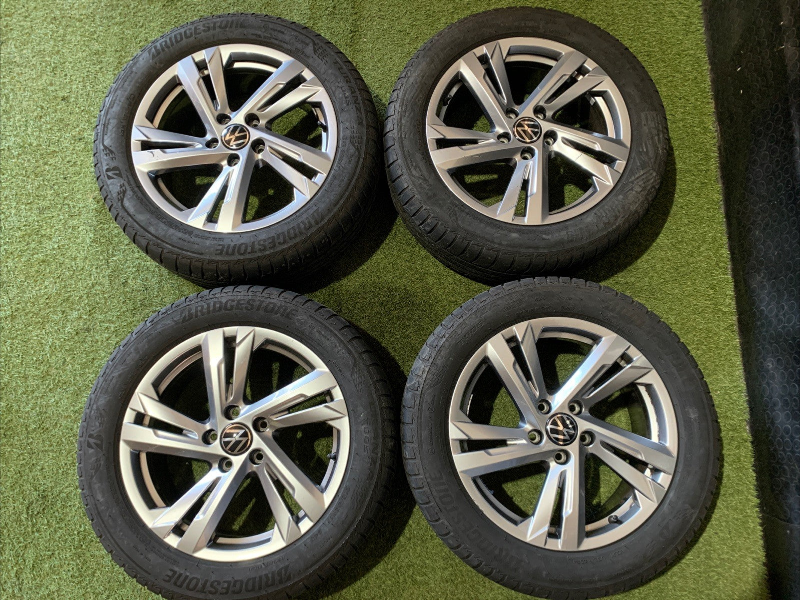 Cerchi In Lega Con Gomme Da 17 Volkswagen T-Roc 2024 R Line 2GA601025AM