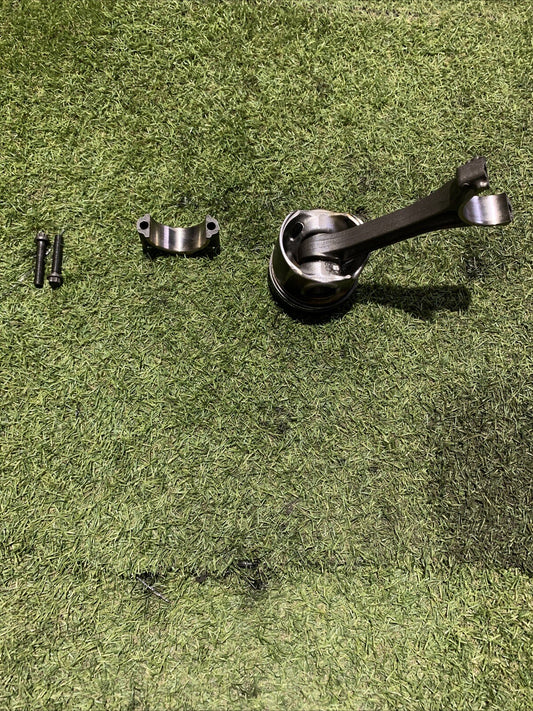 Pistone Motore Audi A3 8V Golf 7 1.6 CRK 03L105401A (3)