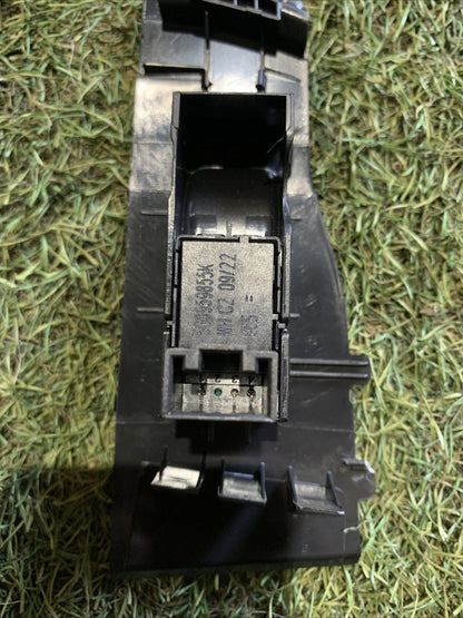 Pulsantiera Alzavetro Posteriore Sinistra Volkswagen Polo 2023 5G0959855K