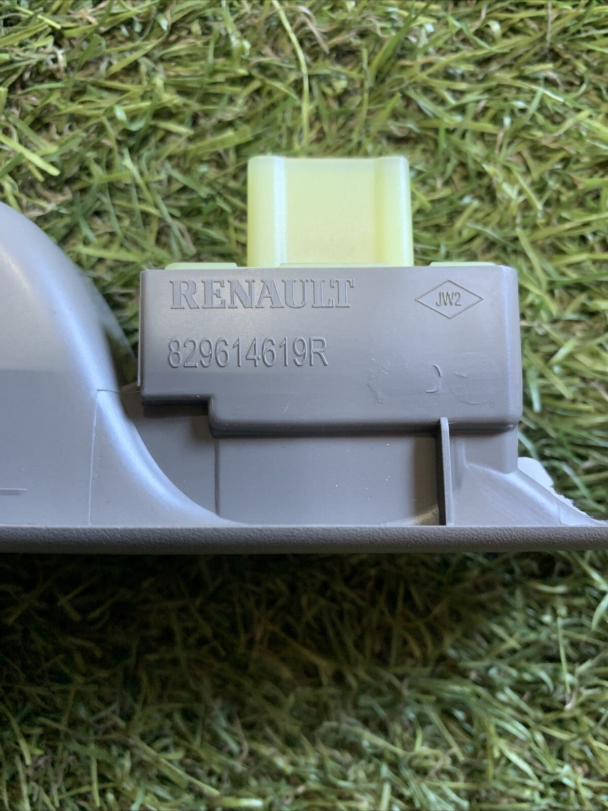 PULSANTIERA ALZAVETRO POSTERIORE DESTRA RENAULT CAPTUR 2015 829614619R