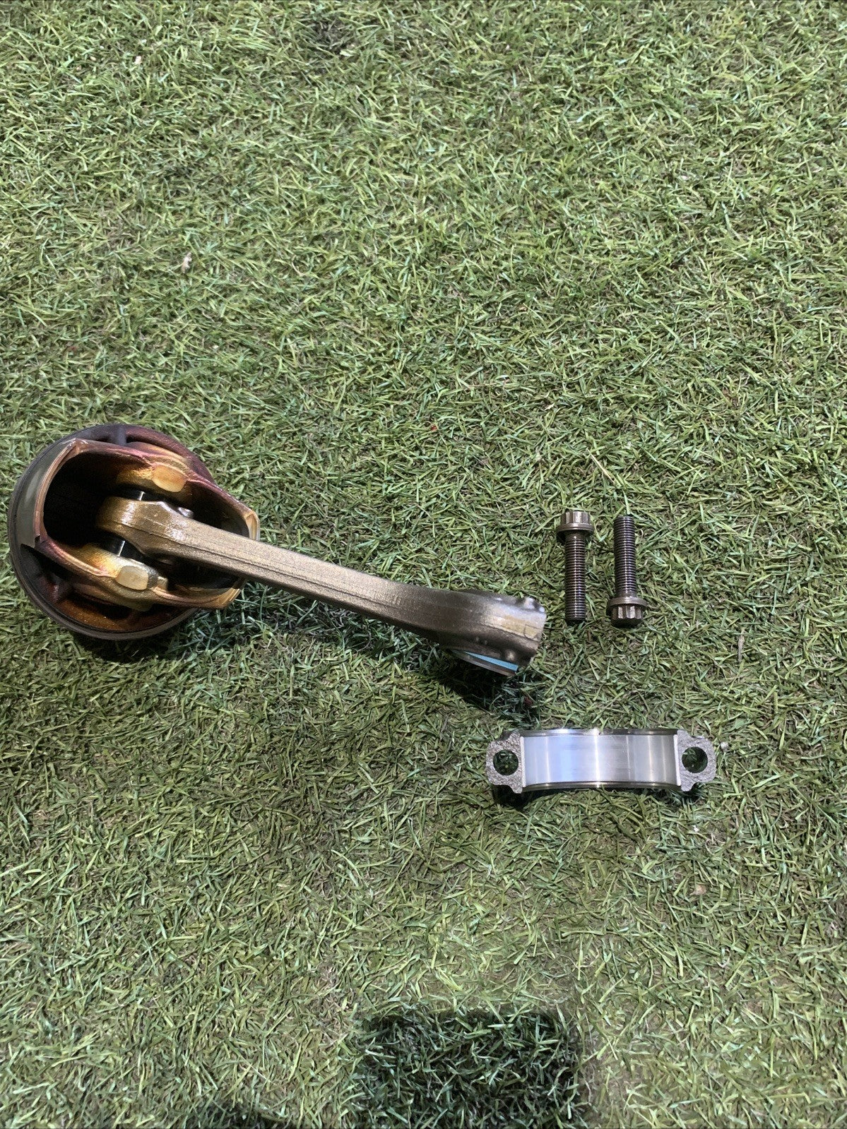 Pistone Motore Volkswagen Polo 2024 1.0 benzina DKL 04C107065AT (3)