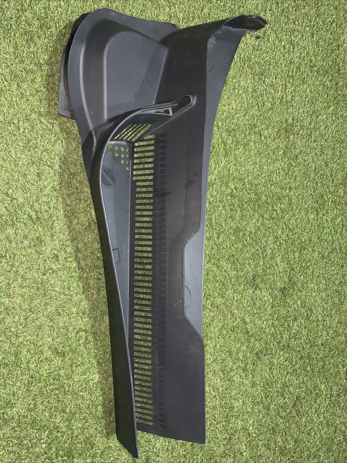 GRIGLIA GOCCIOLATOIO DESTRO VOLKSWAGEN T-CROSS Serie 2GM819404