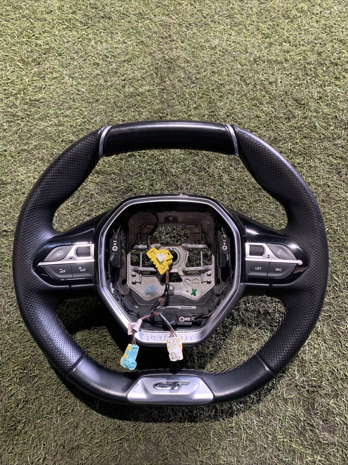 Volante Peugeot 3008 2018 GT 98105489ZD (2)