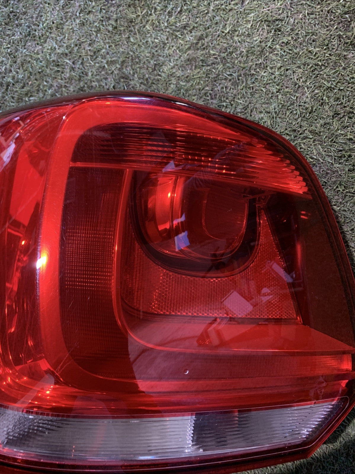 FARO FANALE STOP POSTERIORE SINISTRO VOLKSWAGEN POLO 2014 6R0945095 (2)