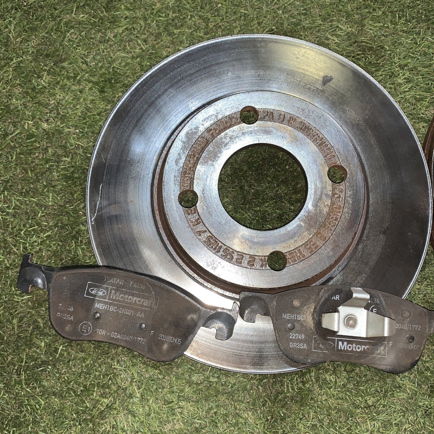 Dischi E Pasticche Posteriori Ford Fiesta 2019 1.0 Benzina Originali 