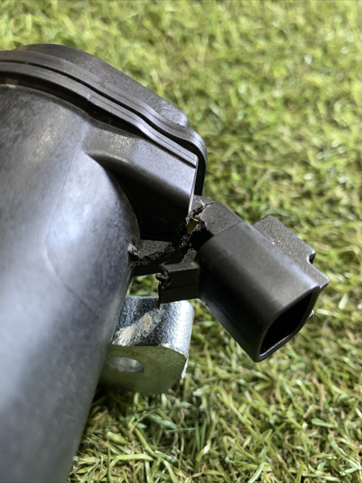 47830K0010 PINZA FRENO POSTERIORE DX ELETTRICA TOYOTA YARIS 2024