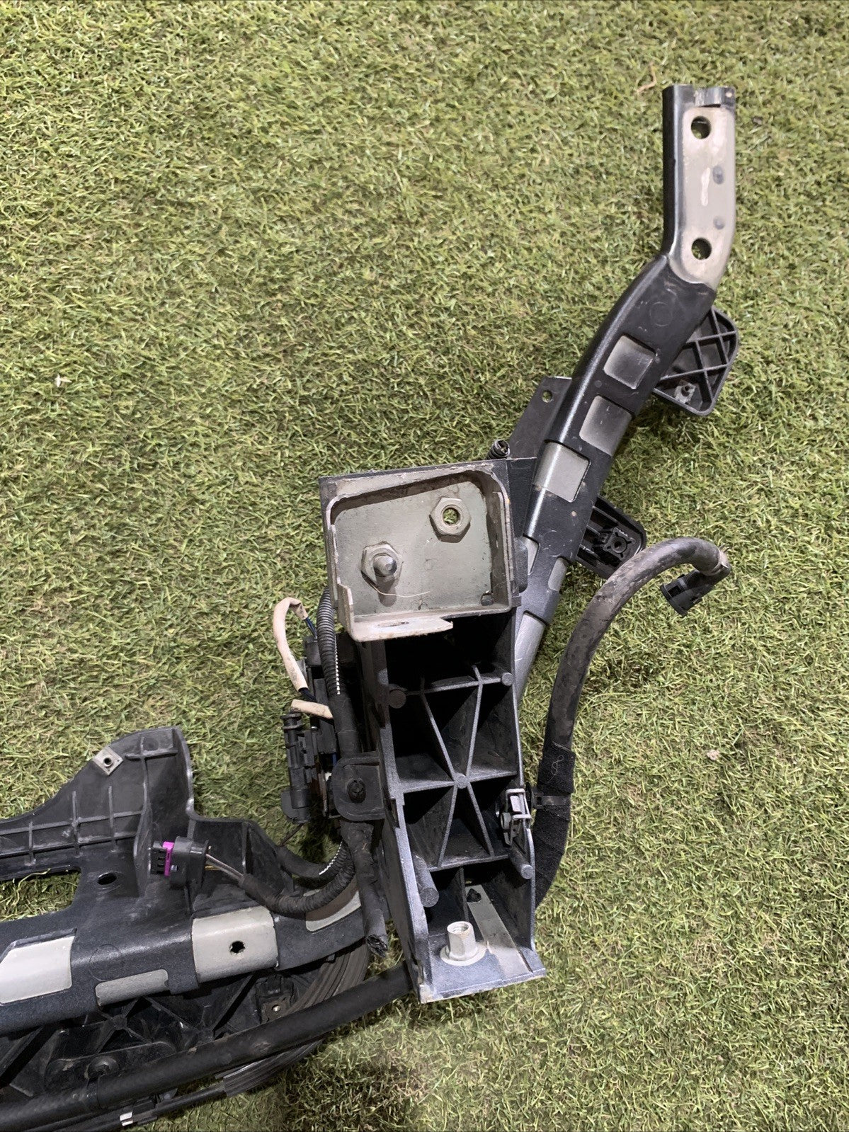 Traversa Batticofano Anteriore Maserati Levante 6700034073