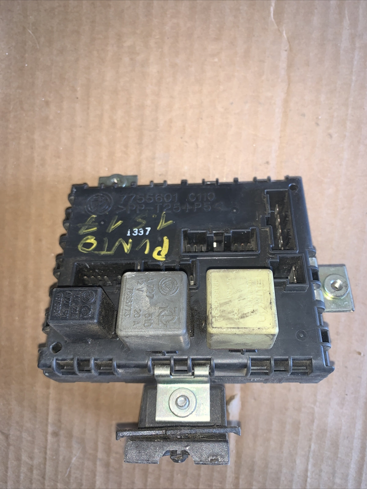 7755601 CENTRALINA RELE' FUSIBILI FUSIBILIERA FIAT PUNTO 1.7 TD (1993\1999) 1995