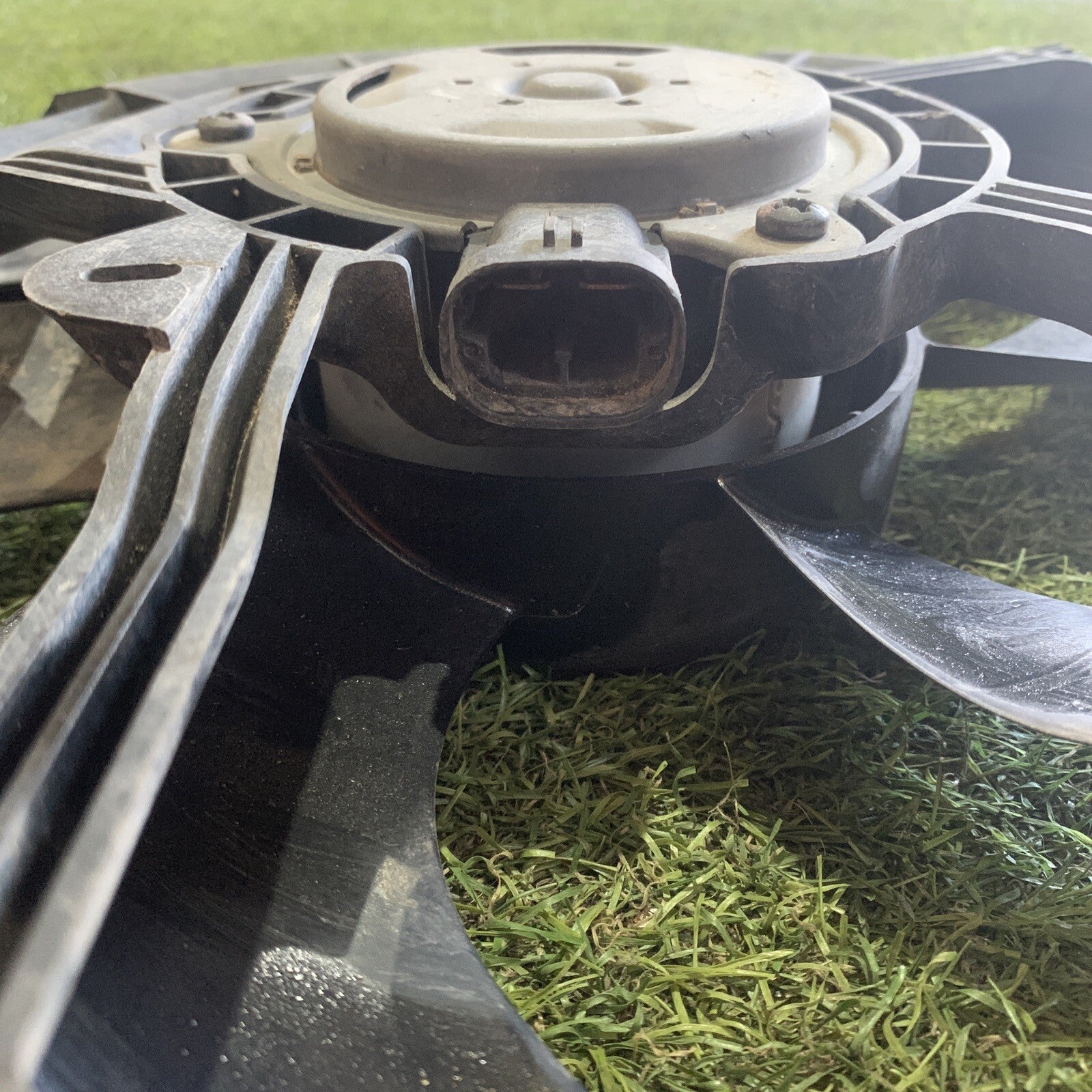 Elettroventola Raffreddamento Motore Per Citroen C2 C3 207 1.4 1.6 Hdi