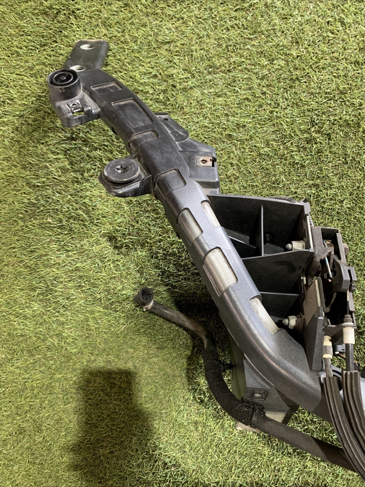 Traversa Batticofano Anteriore Maserati Levante 6700034073