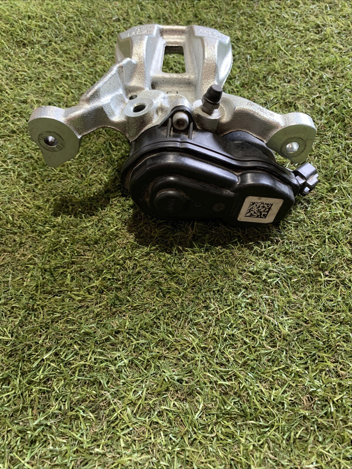 47830K0010 PINZA FRENO POSTERIORE DX ELETTRICA TOYOTA YARIS 2024