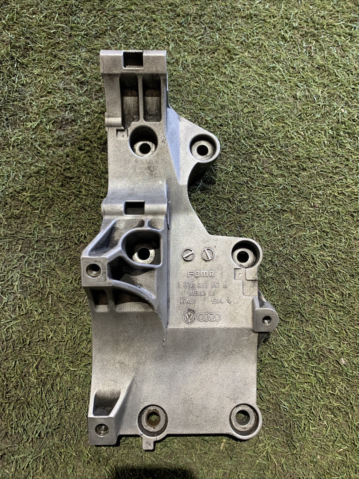 Supporto Alternatore Volkswagen Golf 5 2.0 Diesel 03G903143A