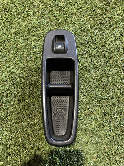 PULSANTIERA ANTERIORE DESTRA PER FIAT 500 L Serie (351_352) 735521260 (12>)