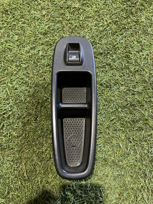 PULSANTIERA ANTERIORE DESTRA PER FIAT 500 L Serie (351_352) 735521260 (12>)