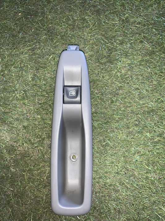 829614619R PULSANTIERA ALZAVETRO POSTERIORE SINISTRA RENAULT CAPTUR 2015