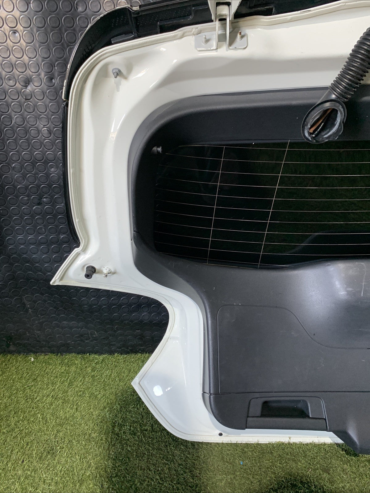 PORTELLONE COFANO BAULE POSTERIORE MERCEDES CLASSE A W176 DAL 2012 AL 2018 (2)