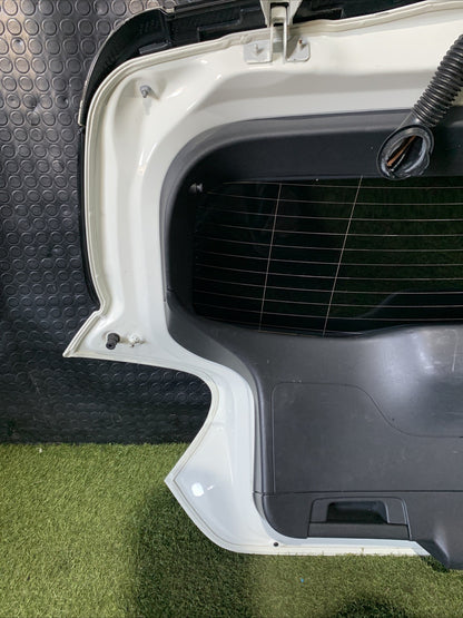 PORTELLONE COFANO BAULE POSTERIORE MERCEDES CLASSE A W176 DAL 2012 AL 2018 (2)