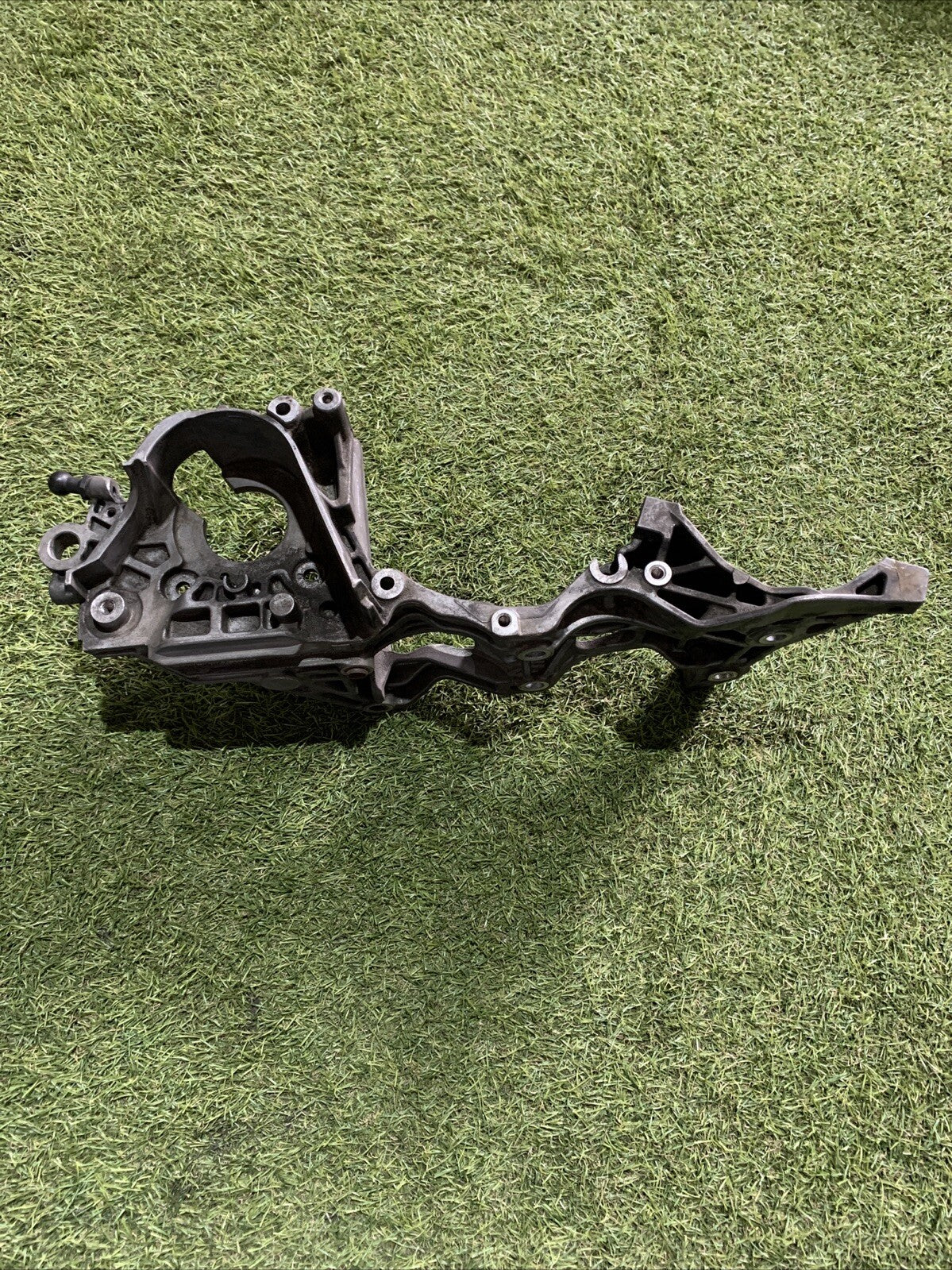 04L903143D SUPPORTO POMPA CARBURANTE SUPPORTO ALTERNATORE VW GOLF 7 1.6 DIESEL