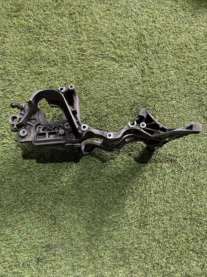 04L903143D SUPPORTO POMPA CARBURANTE SUPPORTO ALTERNATORE VW GOLF 7 1.6 DIESEL