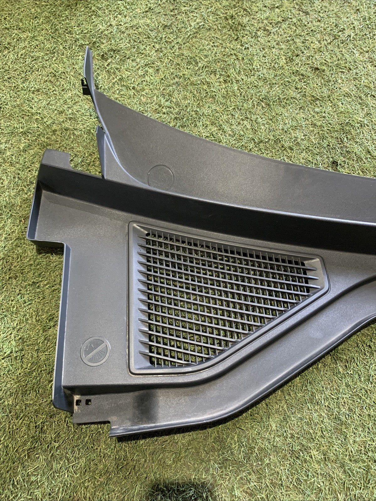 Griglia Gocciolatoio Parte Destra Volkswagen T-Roc 2023 2GA819404