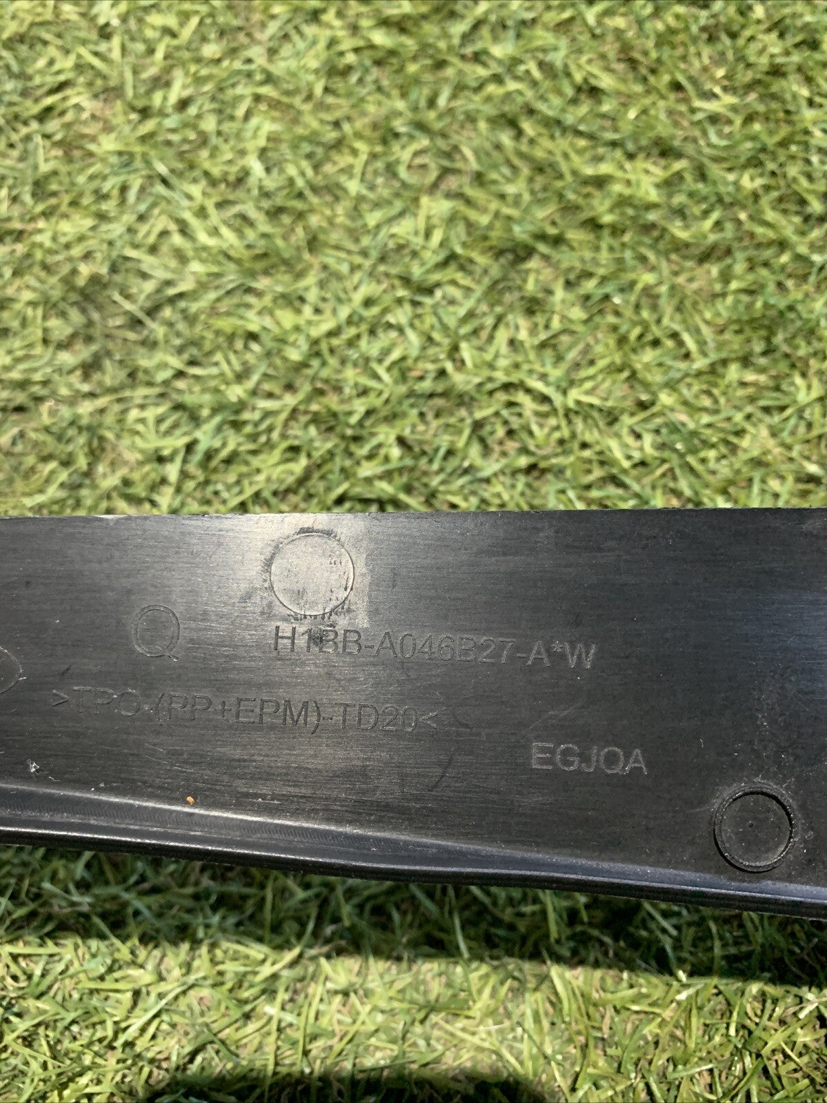 H1BB-A046B27-AC3ZHE RIVESTIMENTO TUNNEL CENTRALE LATO SINISTRO FORD FIESTA 2019