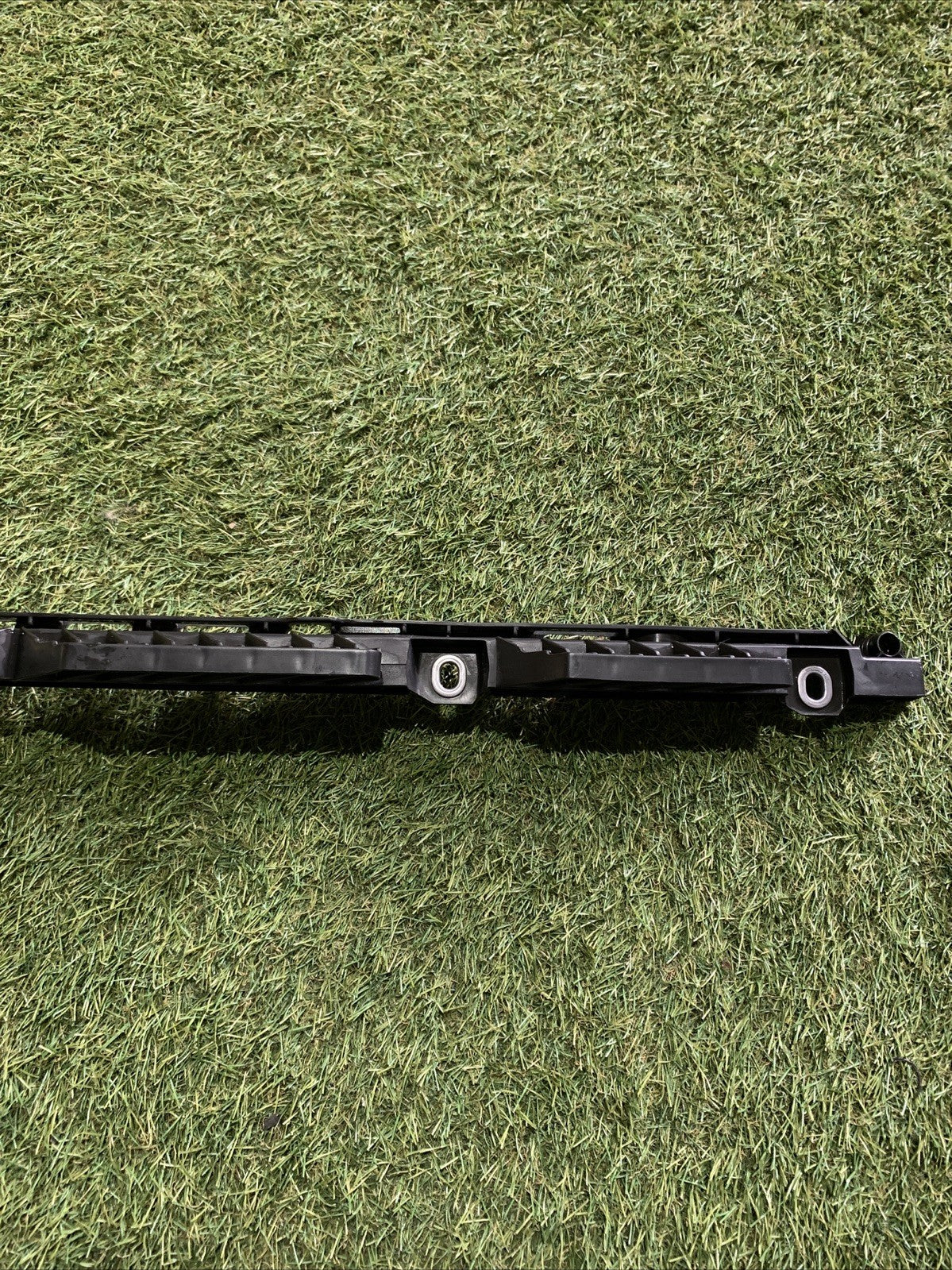 GUIDA PARAURTI POSTERIORE PER VOLKSWAGEN T-ROC 2GA805545