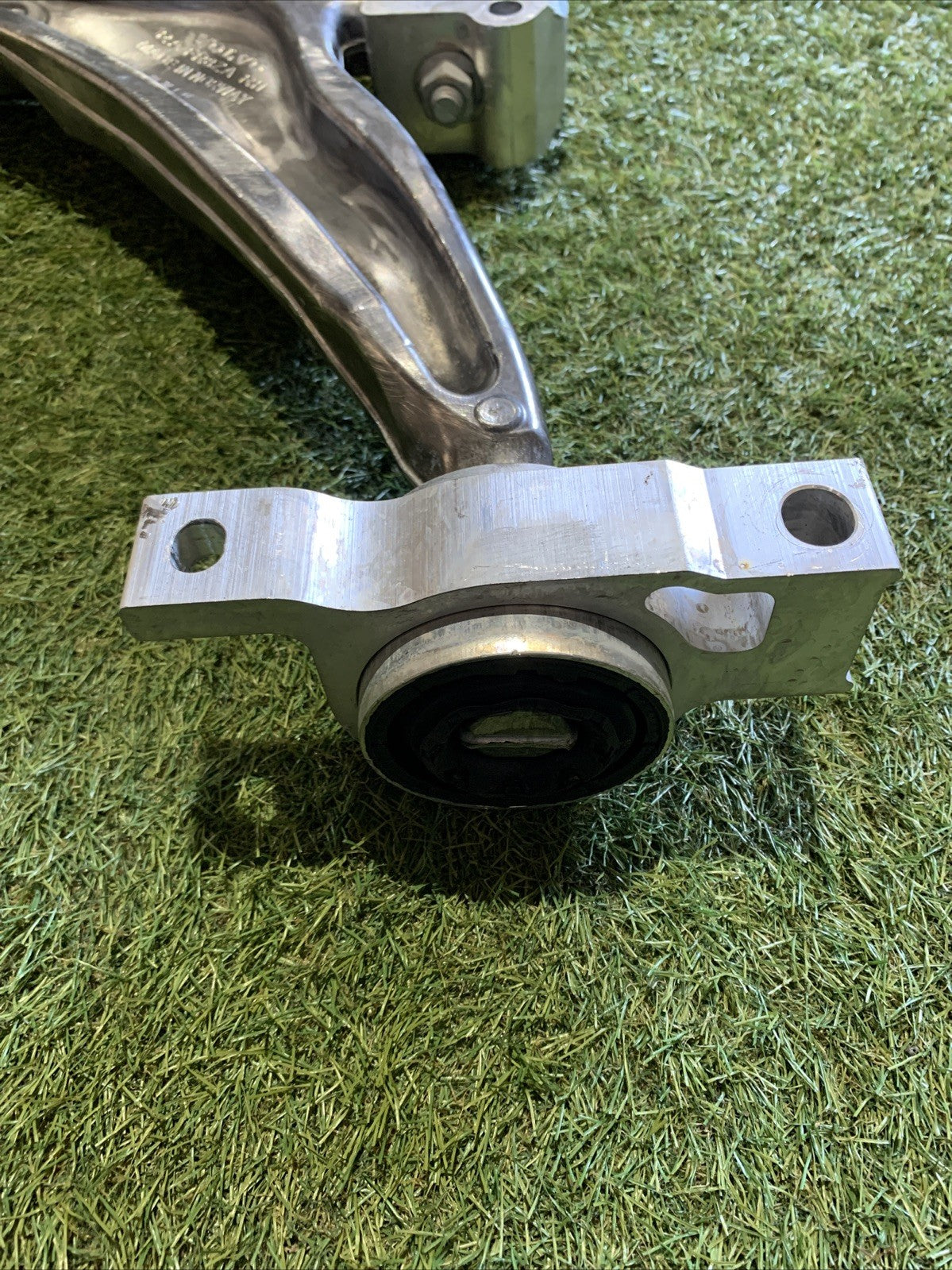 Braccio oscillante anteriore destro Volvo XC60 2025 2.0 Hybrid 32370923