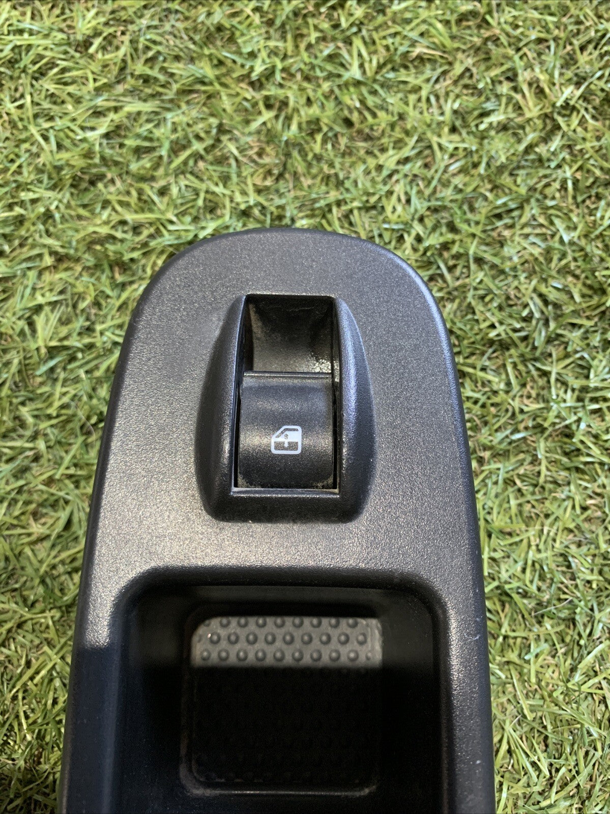 PULSANTIERA ANTERIORE DESTRA PER FIAT 500 L Serie (351_352) 735521260 (12>)