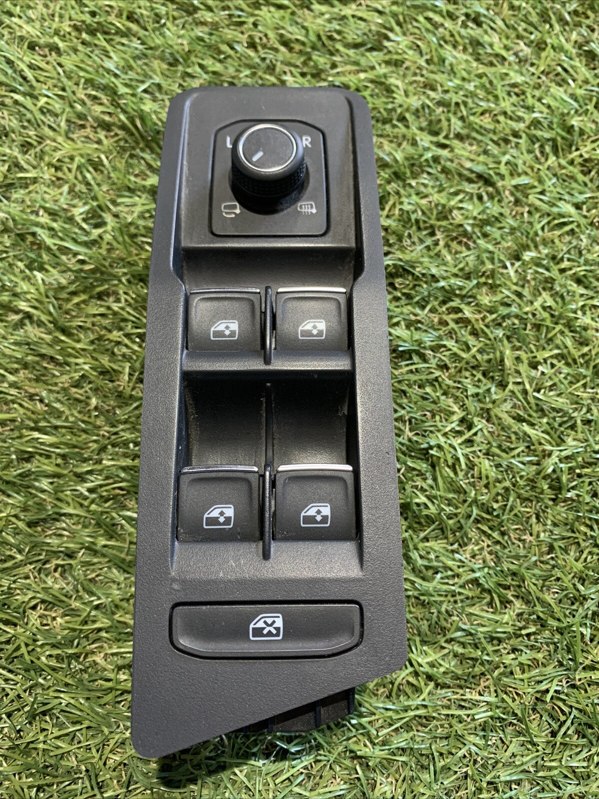 PULSANTIERA ANTERIORE SINISTRA PER VOLKSWAGEN T-Roc Serie 5G0959857E (17>)