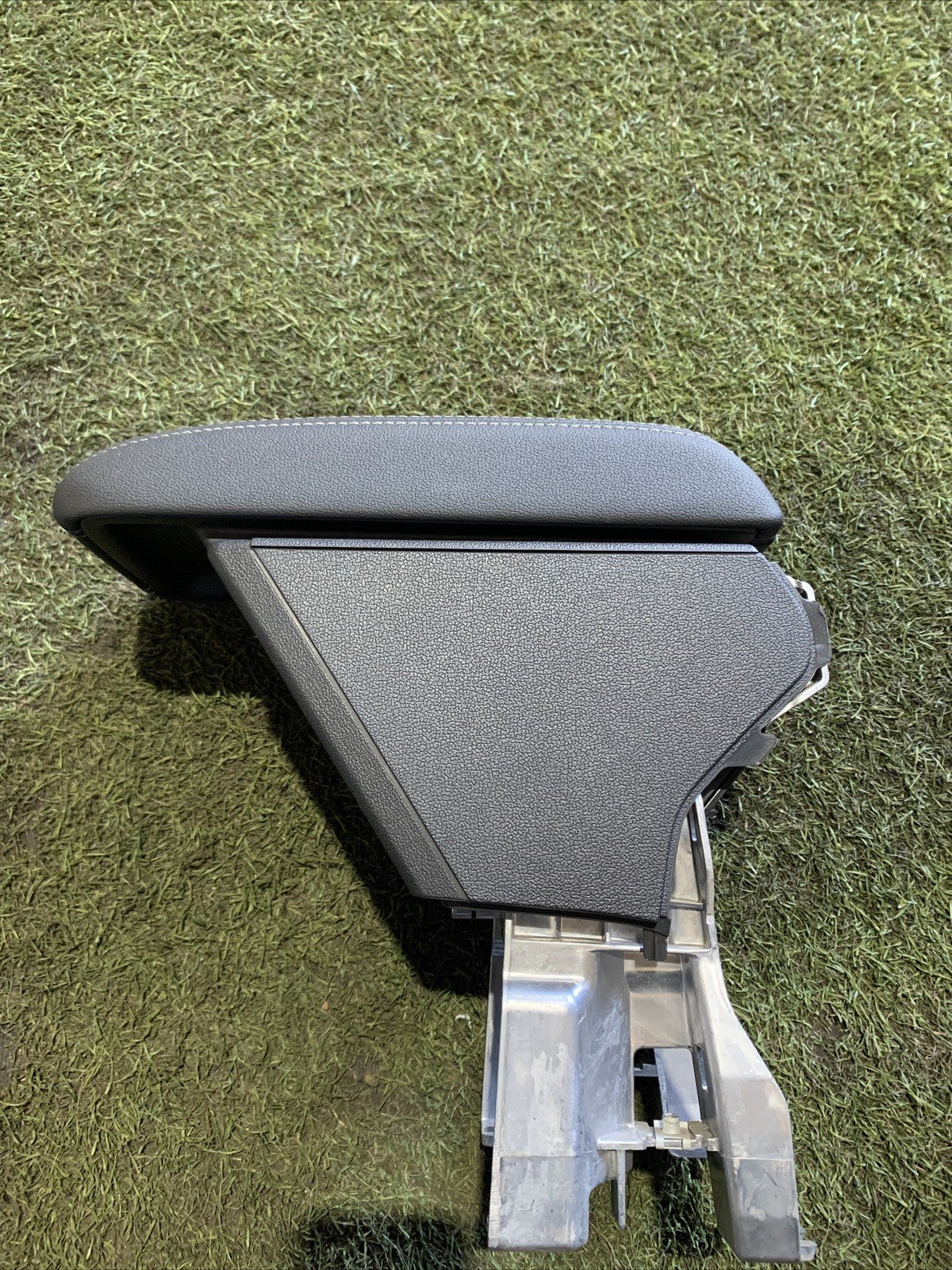 BRACCIOLO CENTRALE IN PELLE AUDI A1 Sportback (GBA) 82A864208A (18 )