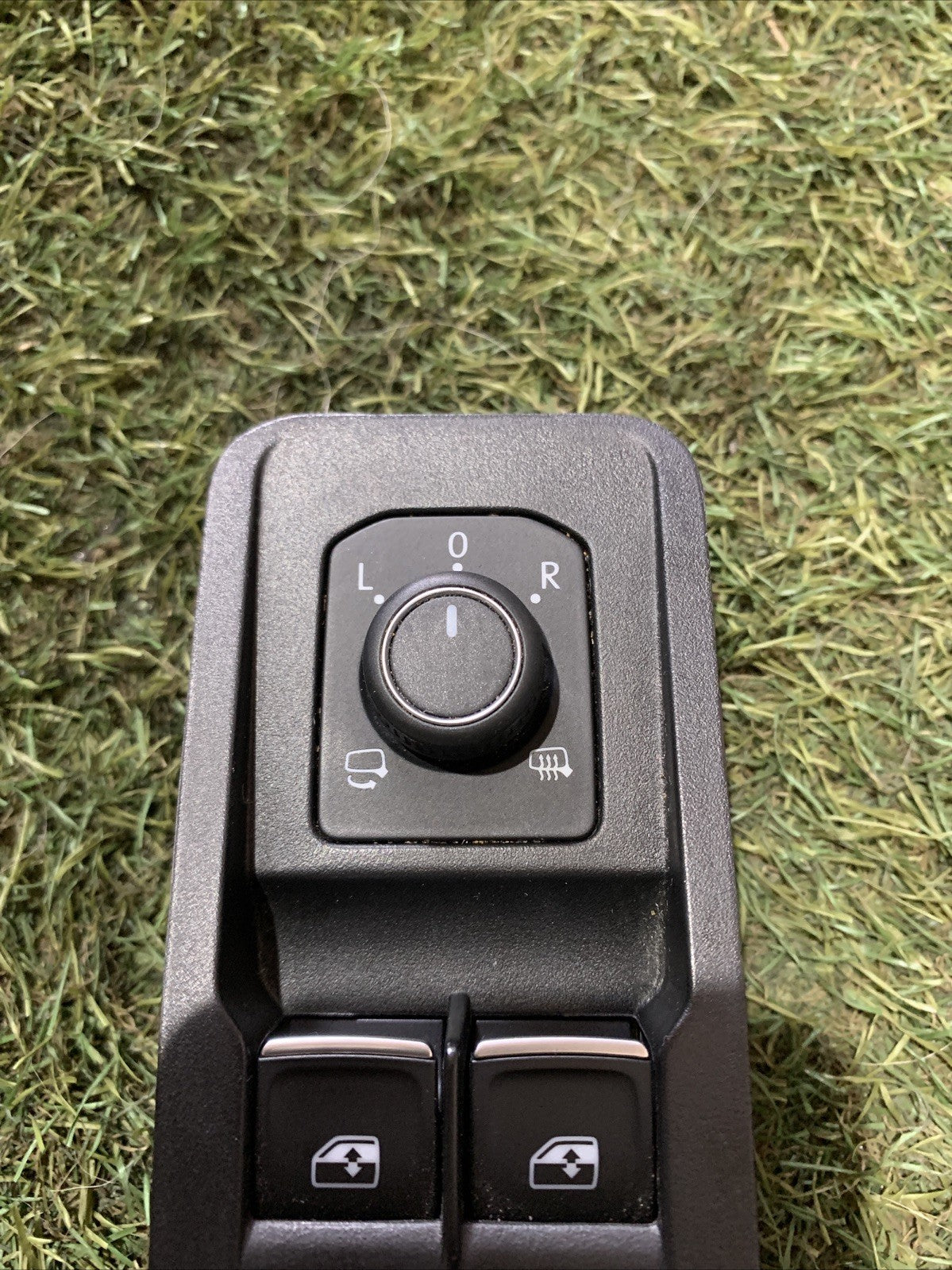 PULSANTIERA ANTERIORE SINISTRA PER VOLKSWAGEN T-Roc Serie 5G0959857E 2023