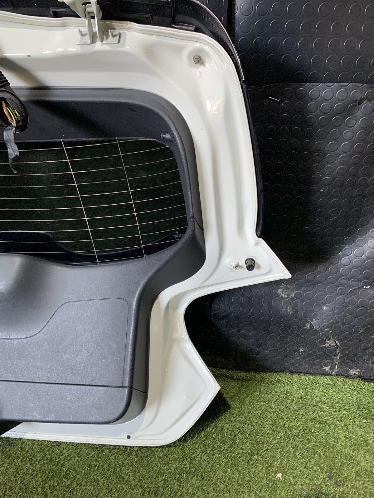 PORTELLONE COFANO BAULE POSTERIORE MERCEDES CLASSE A W176 DAL 2012 AL 2018 (2)