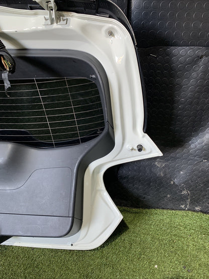 PORTELLONE COFANO BAULE POSTERIORE MERCEDES CLASSE A W176 DAL 2012 AL 2018 (2)